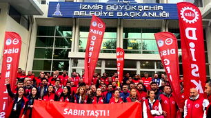 İzmir Büyükşehir Belediyesi işçilerinden oturma eylemi