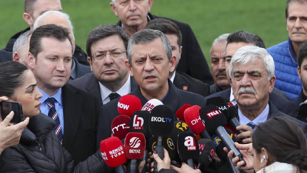 Özgür Özel, "Silivri dönüşü konuştu: İmamoğlu gün sayıyor"