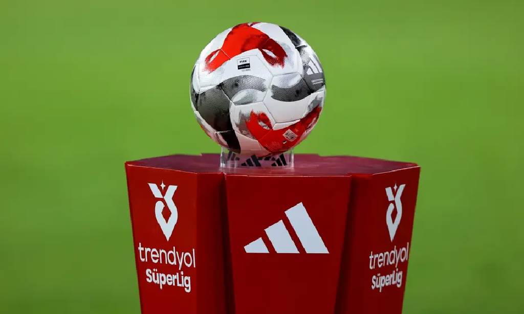 Süper Lig'de gözler derbide: Beşiktaş - Fenerbahçe