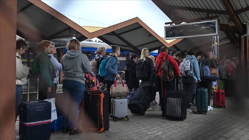 Merz'ten Ukrayna'ya: "Ülkenizde kalarak hizmet edin"