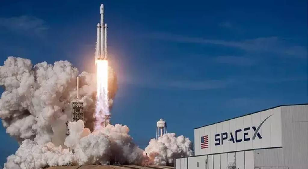 SpaceX 800 milyar dolarlık rekor değerlemeye gidiyor