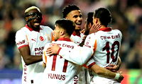 Galatasaray, 3 puanı 4 golle aldı
