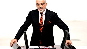 "499 Milletvekili çift maaş alıyor"