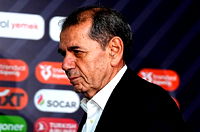 Dursun Özbek'ten Hacıosmanoğlu'na sert sözerle tepki