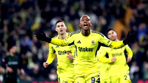 Fenerbahçe evinde 4 golle farka koştu