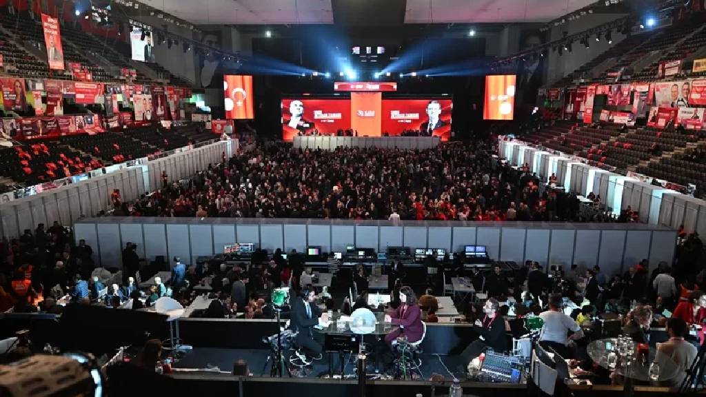 CHP'de İmamoğlu'na yakın isimler için karar