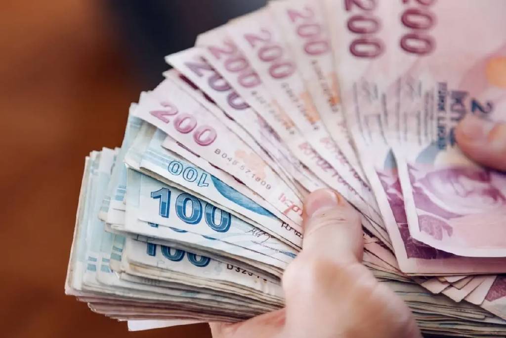 Geçen yıl bilmişti, Türkiye'deki asgari ücret için yeni tahmin