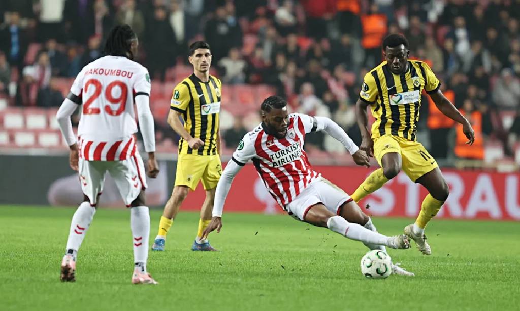 Samsunspor, AEK'e yenildi, Konferans Ligi'nde liderliği kaybetti