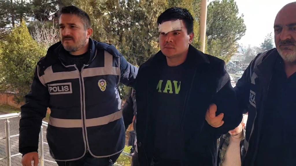 Olay yeri Karabük… Kendisine ‘şeytanı musallat ettiklerini’ söyleyerek, kardeşi ve yengesini öldürdü!