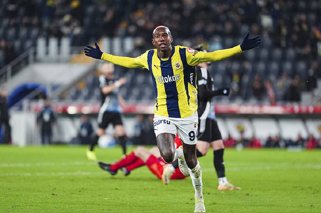  Fenerbahçe, sakatlıkların gölgesinde geçen karşılaşmayı 5-0 kazandı