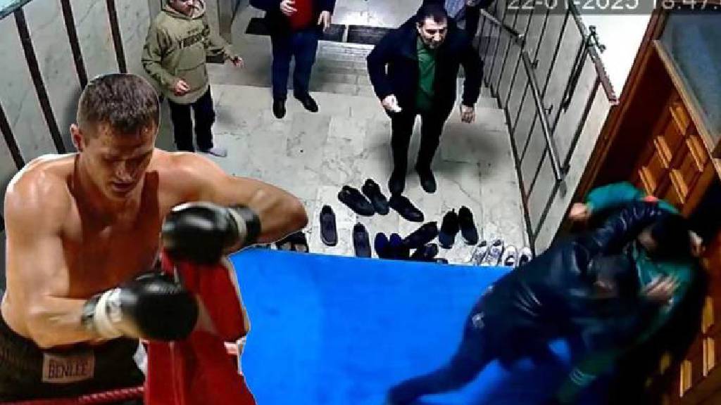 İstanbul'da dünya şampiyonu kick boksçu camide dehşet saçtı! 