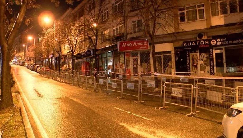 İstanbul Üsküdar'da istinat duvarı çöktü! 4 katlı 2 bina boşaltıldı...