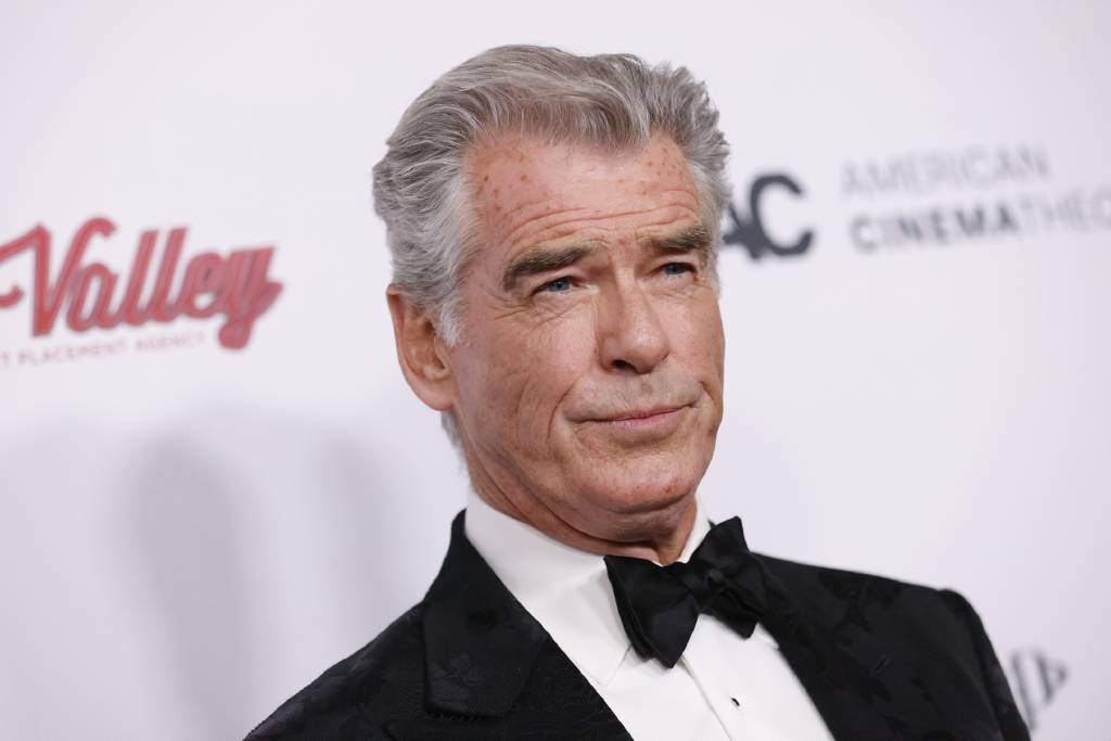 Dolandırıcılar, yapay zeka ile ünlü aktör Pierce Brosnan'ı taklit etti! İngiltere'deki sanat galerisi sahibi, ekmek kapısından oldu…