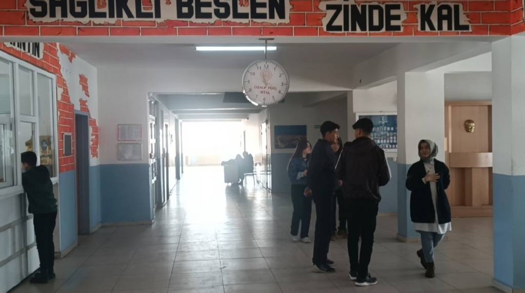 Van'da bir okul 'zilsiz okul uygulaması' başlattı