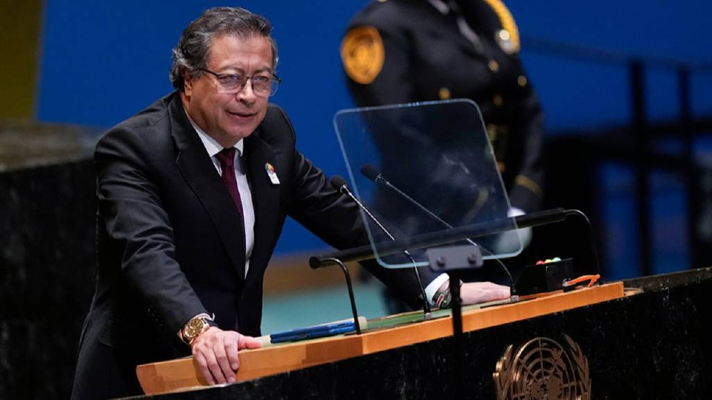 Kolombiya Cumhurbaşkanı Gustavo Petro, tüm bakanlarını istifaya davet etti