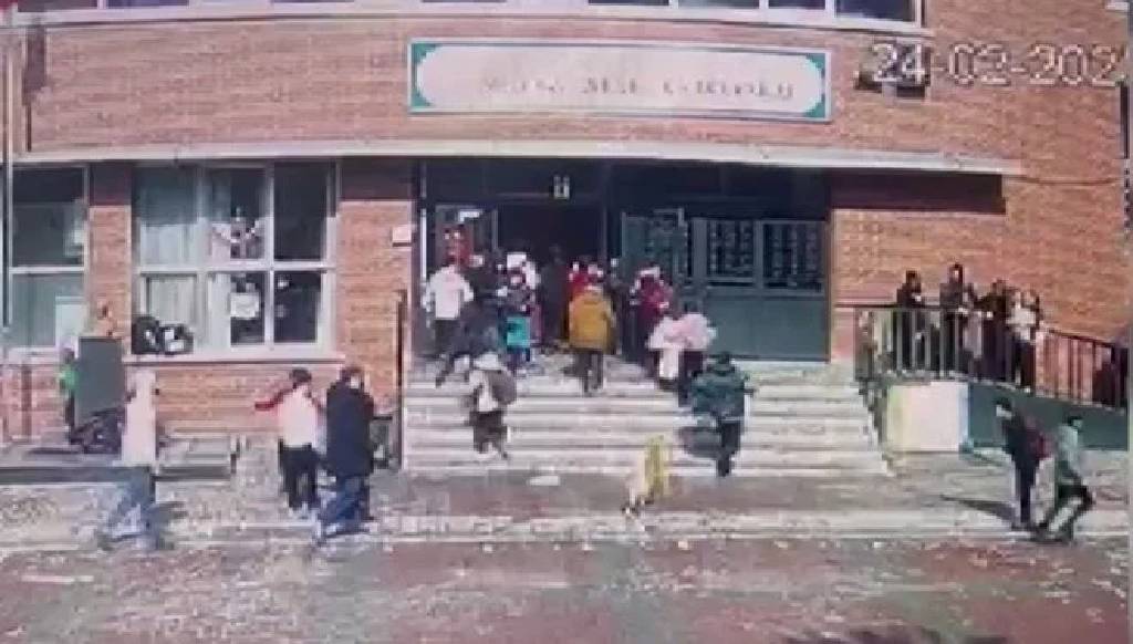 Okul bahçesinde köpek dehşeti! 5 öğrenci ve bir öğretmeni ısırdı...