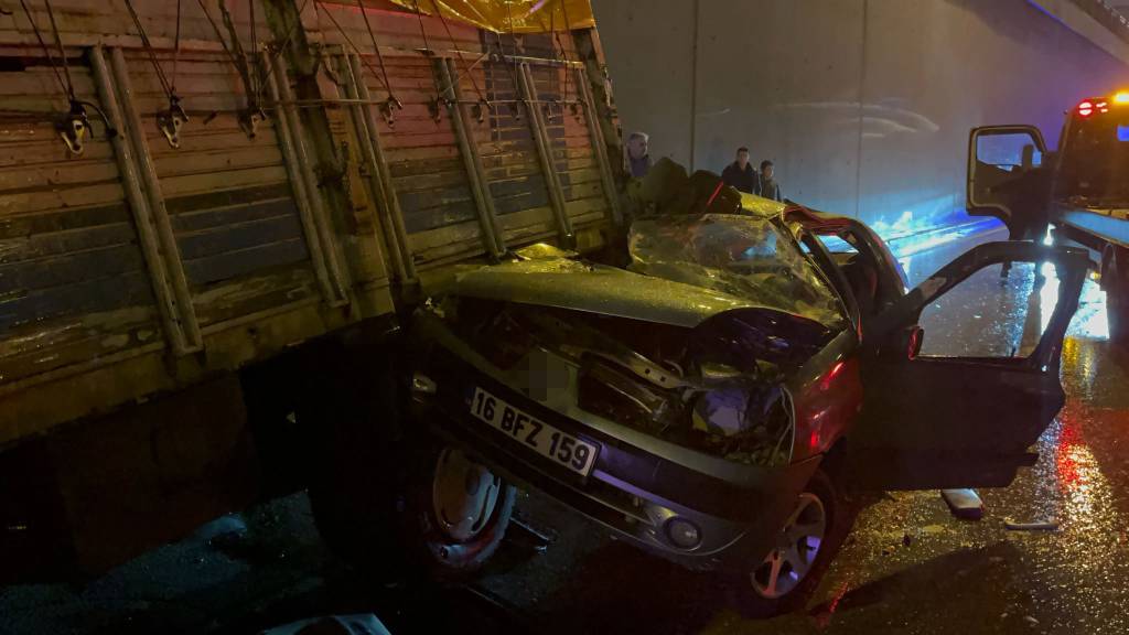 Bursa'daki alt geçitte zincirleme kaza: 1 ölü, 1'i ağır 4 yaralı