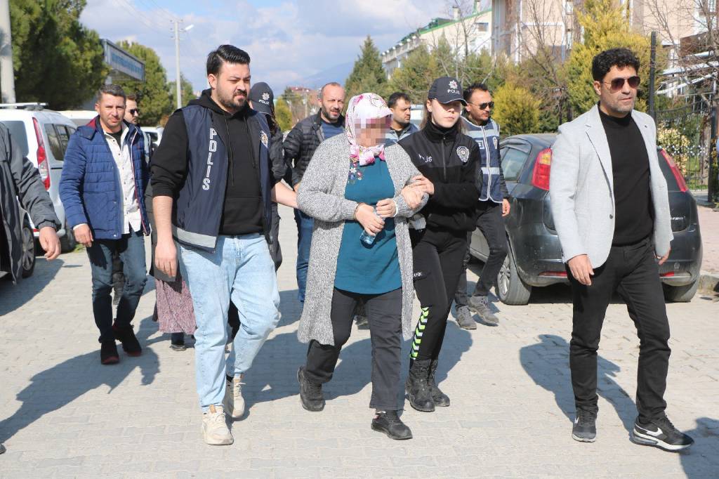 Denizli'de vahşet! 3 bilezik için komşularını öldürüp, çuvala koydular… 