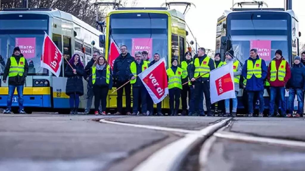 Almanya'nın başkenti Berlin’de toplu taşımada 48 saatlik grev: Ulaşım durdu