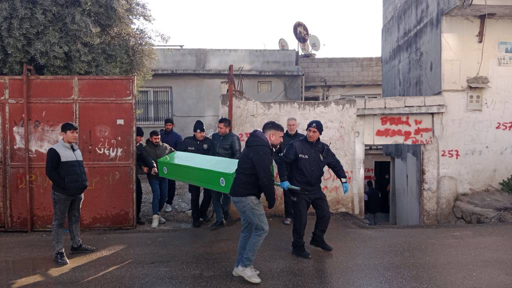 Adana'da, genç kadın evinde ölü bulundu! Dini nikahlı koca, gözaltına alındı…
