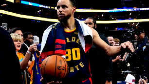 Stephen Curry, NBA tarihine bir kez daha adını yazdırdı