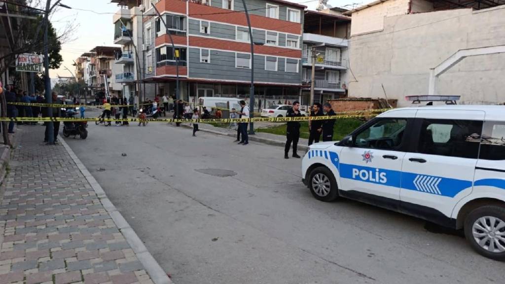 İzmir'de sokak ortasında silahlı saldırı