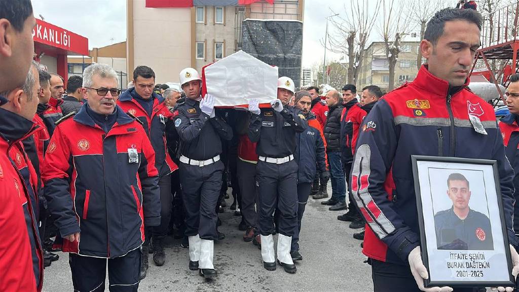 Şehit itfaiye eri, Kayseri’de son yolculuğuna uğurlandı…