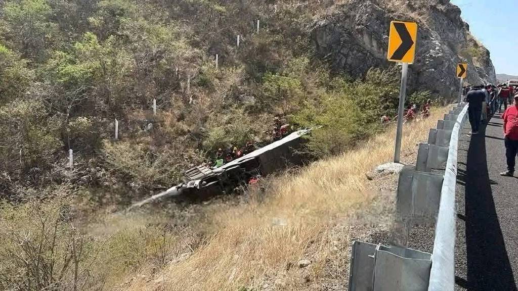 Meksika'da, yolcu otobüsü şarampole yuvarlandı: 11 ölü