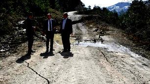 Kastamonu’da heyelan sebebiyle yol, 4 metre kaydı!