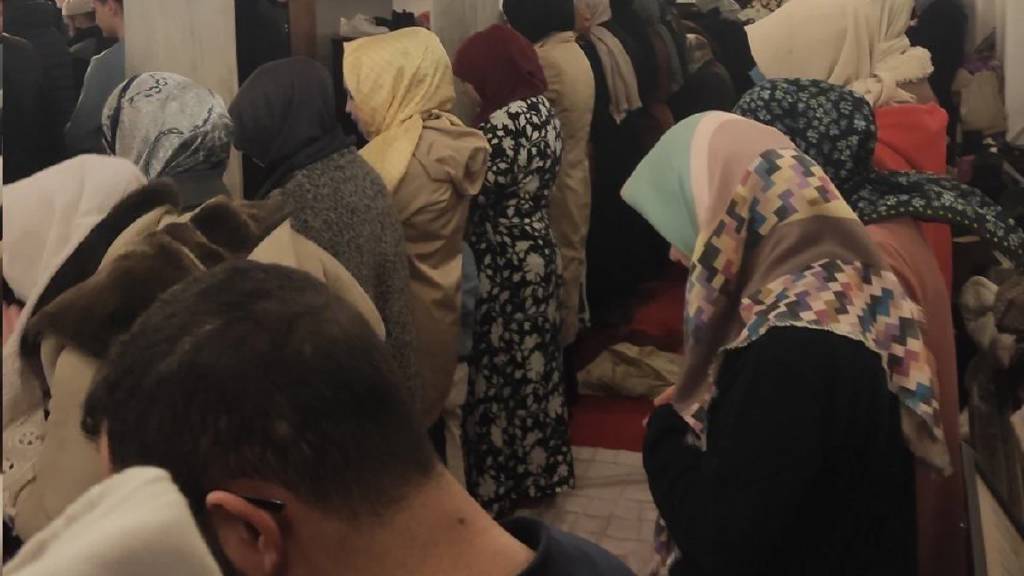 "Kadın-erkek yan yana teravih namazı kıldı" iddiasına inceleme