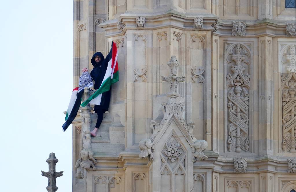 Saatlerdir orada! İngiltere’deki Big Ben Saat Kulesi ‘nde Filistin bayrağı açtı…