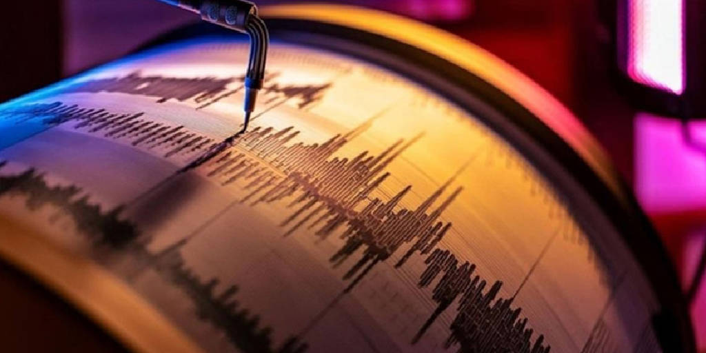 İstanbul'da 4,9 büyüklüğünde yeni deprem!