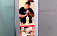 Ödemiş’teki bir gıda işletmesinde skandal görüntüler! ‘O an parmağımla temizlemek aklıma geldi’