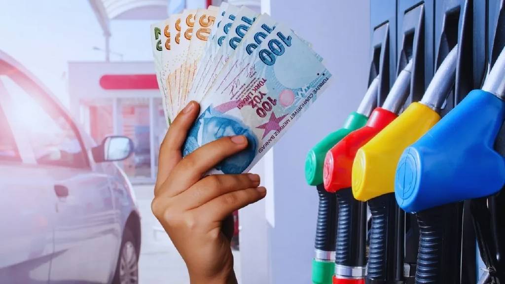 Araç sahipleri dikkat! Benzinde çifte indirim sonrası bu kez de zam geliyor!