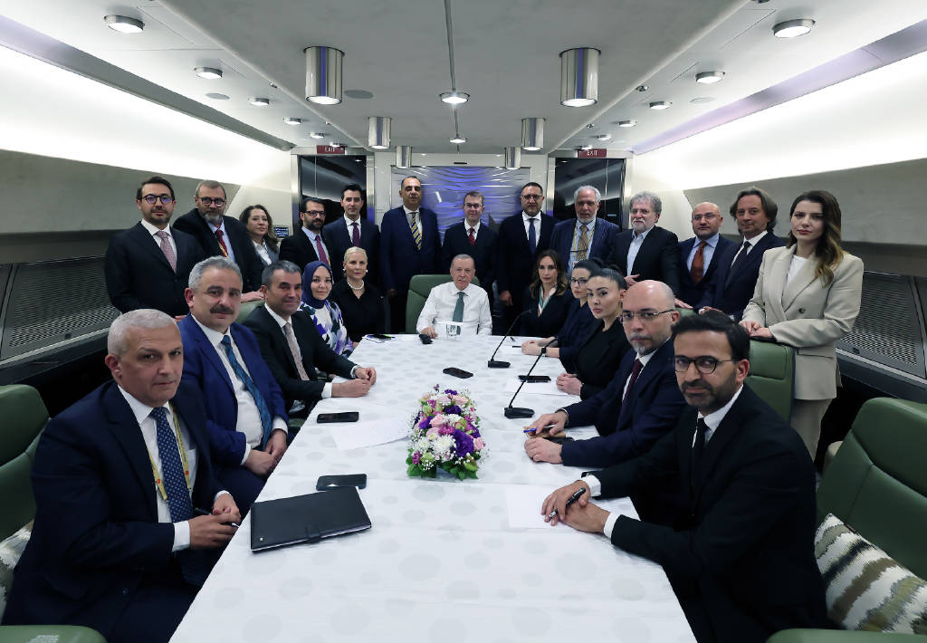 Cumhurbaşkanı Erdoğan'dan, Özgür Özel'e 'jammer' ve 'bant' cevabı! ‘Bizim kitabımızda yazmaz’