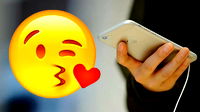 Sosyal medyada attığı emoji başını yaktı! Taciz sayıldı, para cezası aldı...