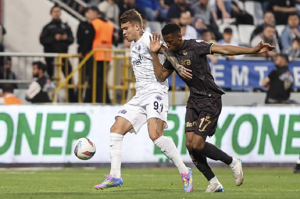 Trabzonspor deplasmanda Kasımpaşa'ya takıldı