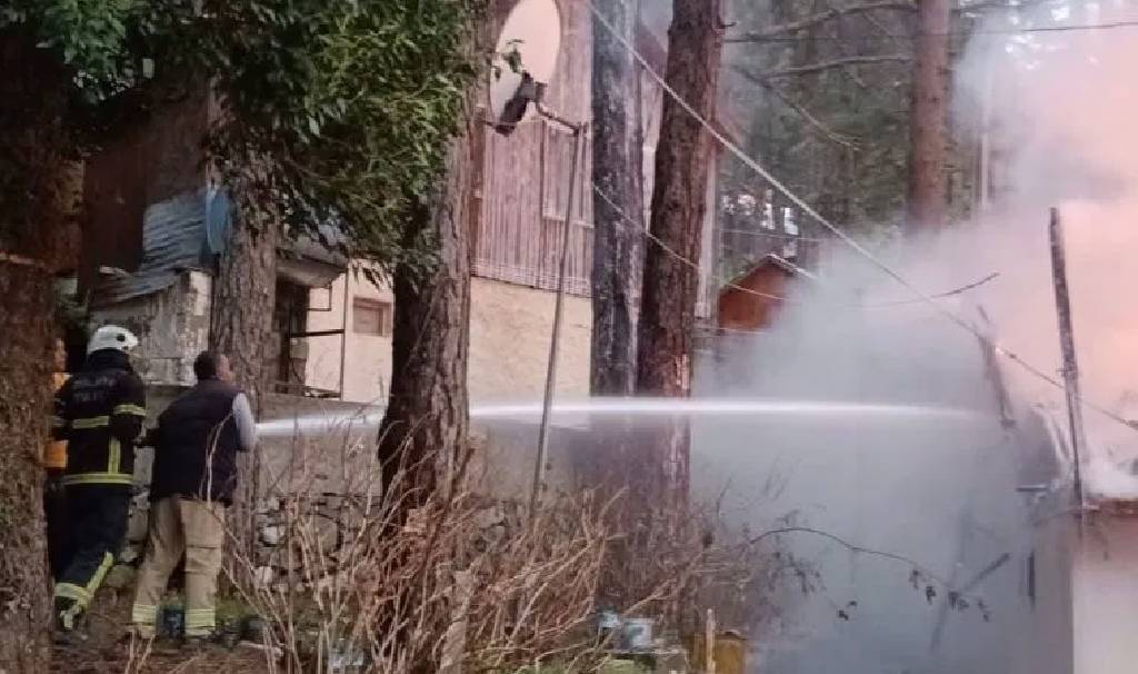 Osmaniye'de elektrik kıvılcımı facia getirdi: 3 ev kül oldu