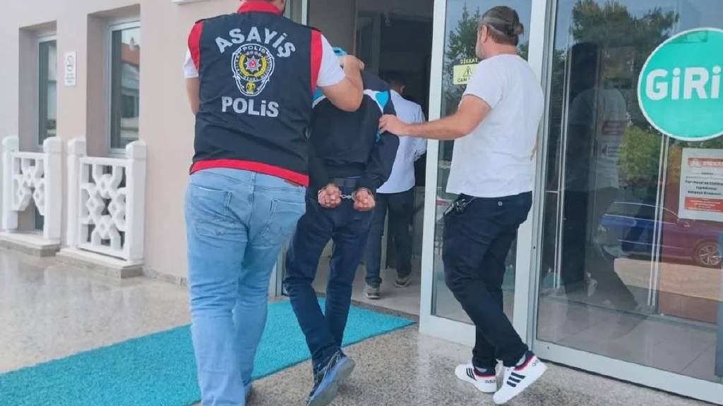 AK Parti Fethiye İlçe Başkanlığı’na taşlı saldırı: Şüpheli tutuklandı