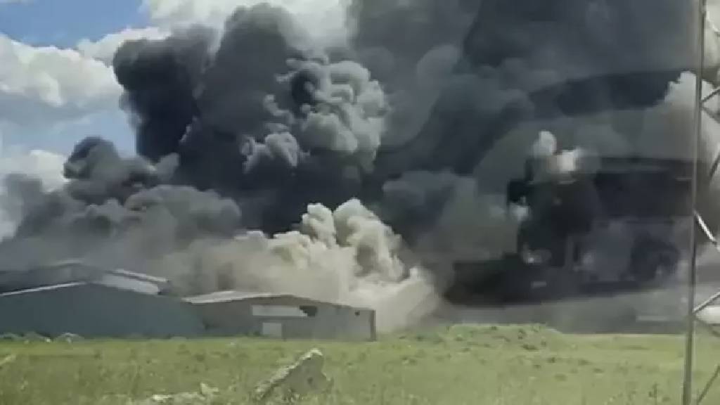 Kocaeli'de boya fabrikasında yangın: Dumanlar gökyüzünü kapladı