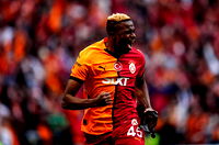 Galatasaray, Osimhen'in geleceğiyle ilgili kritik bir karar aldı 