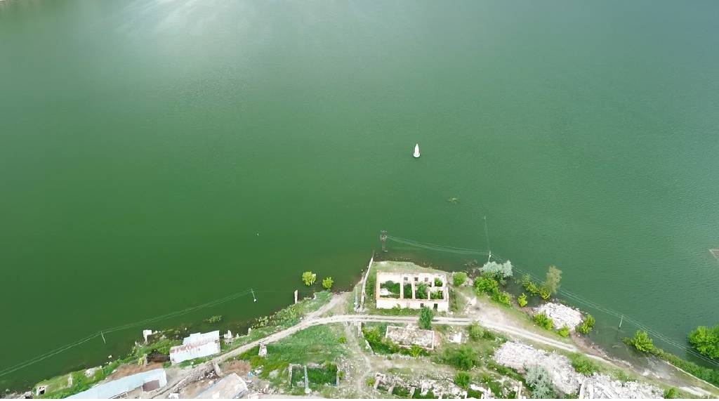 Kars'ta baraj kapakları kapatıldı, köy sular altında kaldı