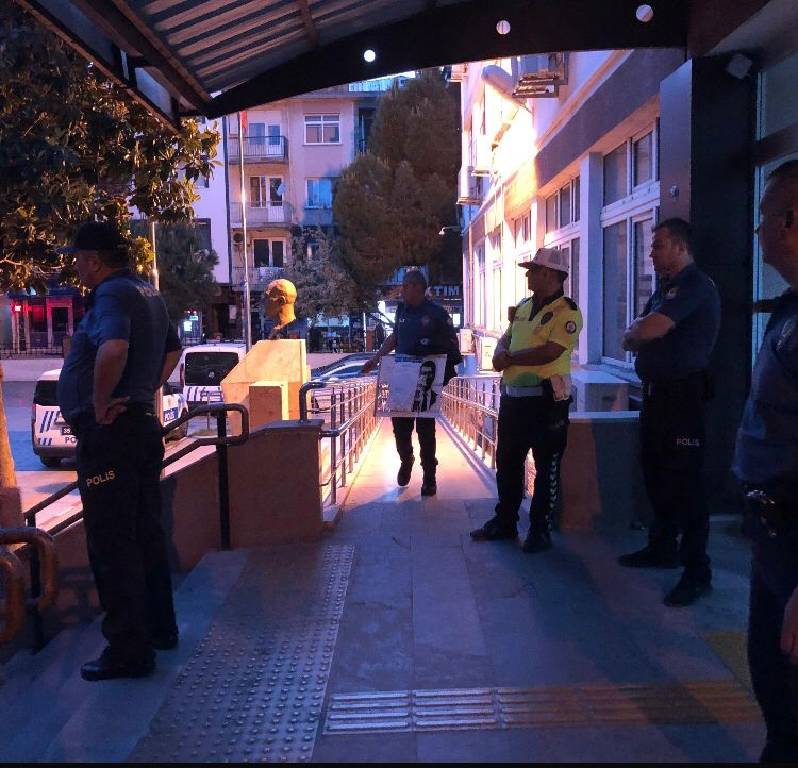 İzmir'de 4 kişi, "Cumhurbaşkanına hakaret"ten tutuklandı