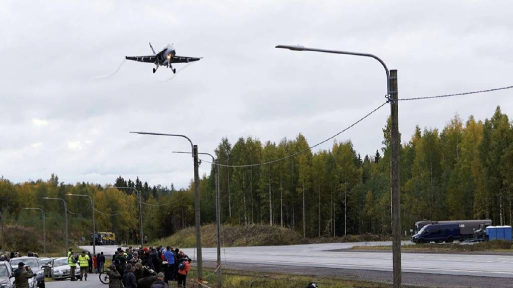 Finlandiya’da savaş uçağı kazası: Pilot son anda kurtuldu!