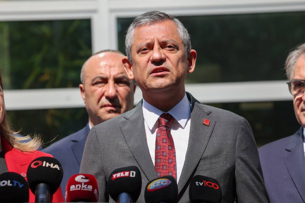Özel’den asgari ücret açıklaması! ‘Ara zam yapılması için mücadele etmeliyiz’