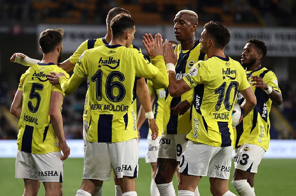 Fenerbahçe, Başakşehir deplasmanında fırtına gibi: 4-1