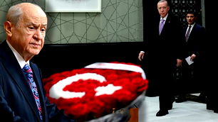 Devlet Bahçeli, Kabine toplantısına ay yıldızlı çiçek gönderdi