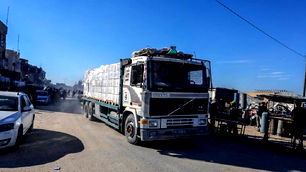 İsrail: Gazze'ye, cuma günü 83 yardım tırı girdi