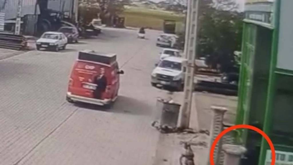 CHP aracına silahlı saldırı girişimi! Ateş eden iki kişi tutuklandı...