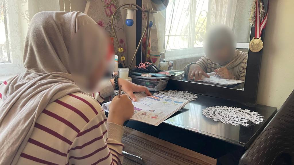 Tesettürlü öğrencisine 'Karabaş' diye hitap ettiği iddia edilen öğretmen açığa alındı!